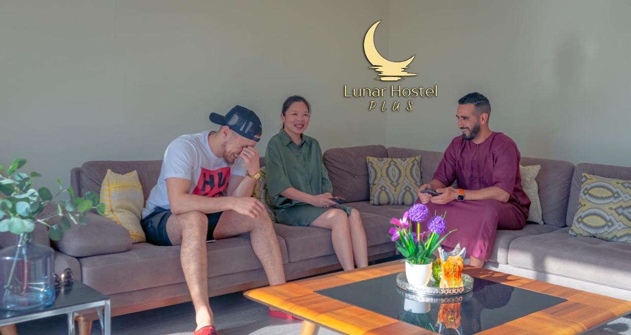 Lunar Hostel Plus ドバイ エクステリア 写真