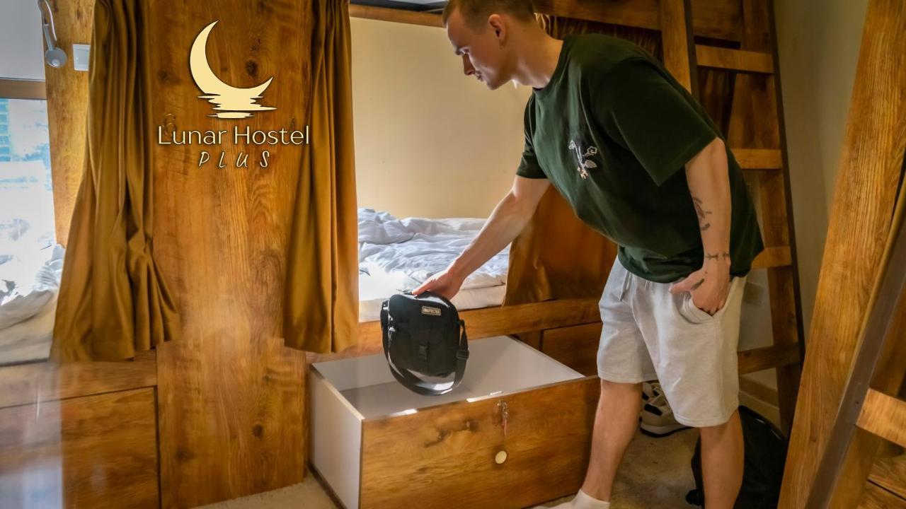 Lunar Hostel Plus ドバイ エクステリア 写真