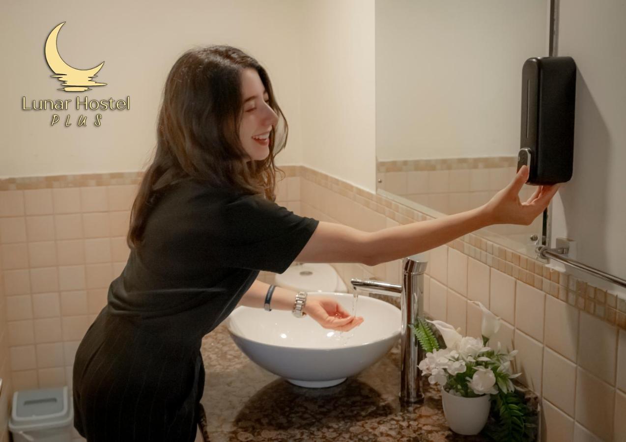 Lunar Hostel Plus ドバイ エクステリア 写真