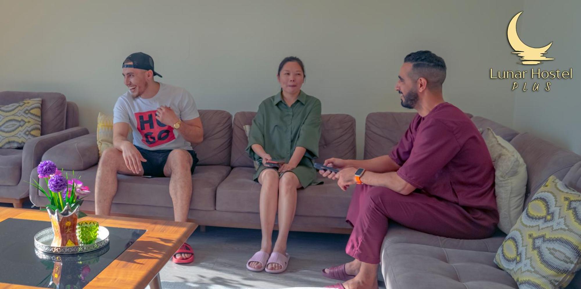 Lunar Hostel Plus ドバイ エクステリア 写真