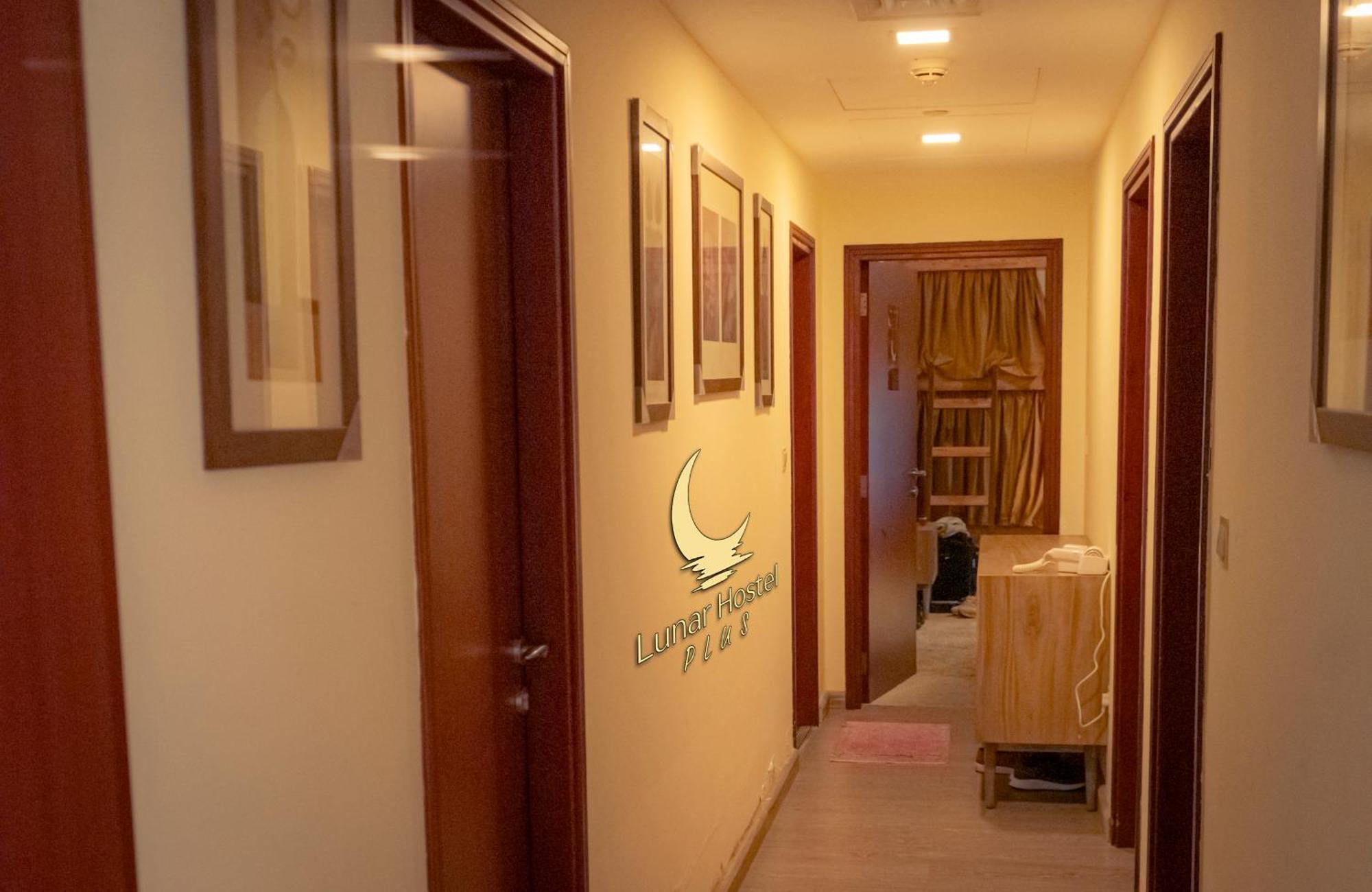 Lunar Hostel Plus ドバイ エクステリア 写真