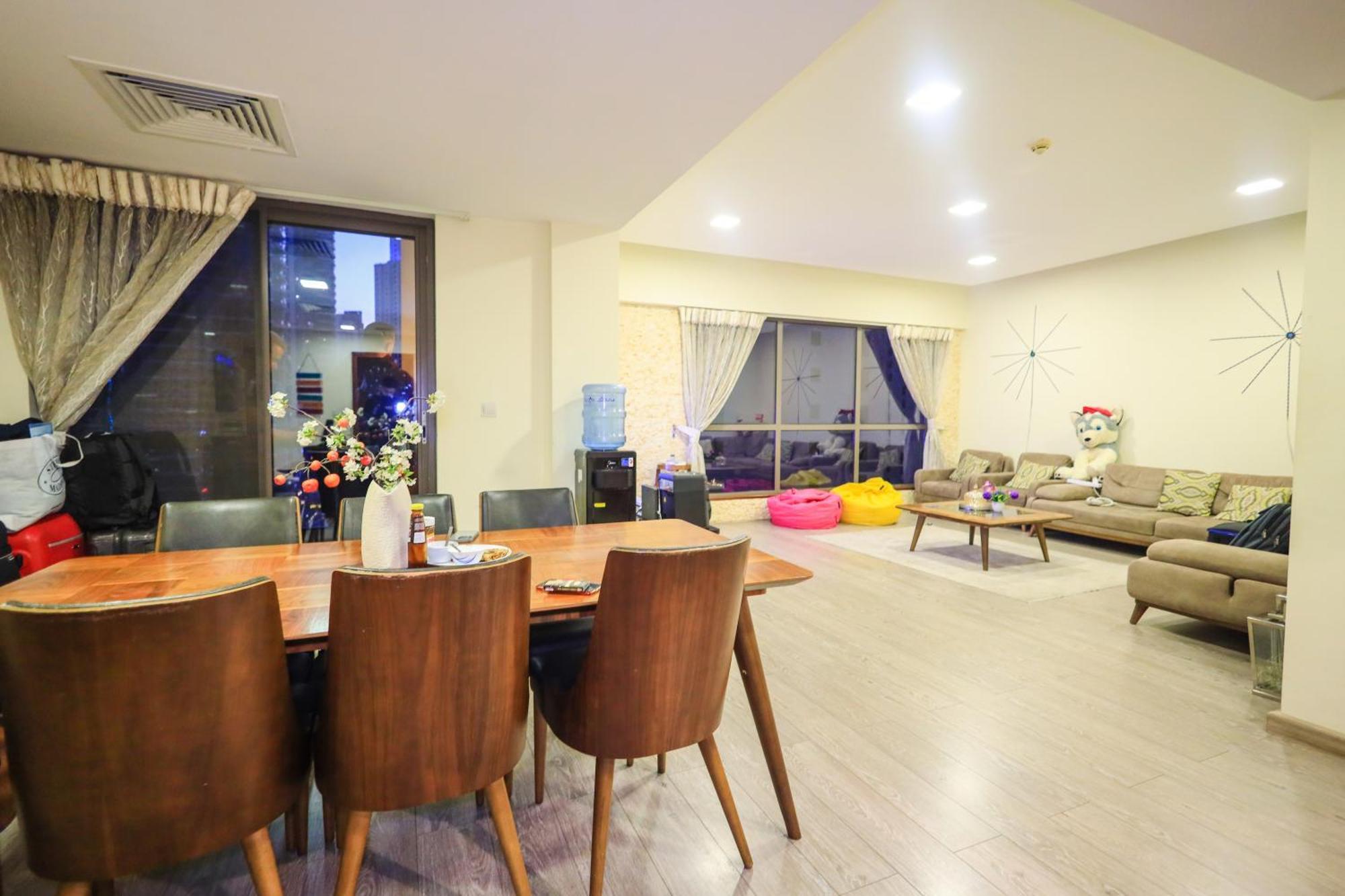 Lunar Hostel Plus ドバイ エクステリア 写真
