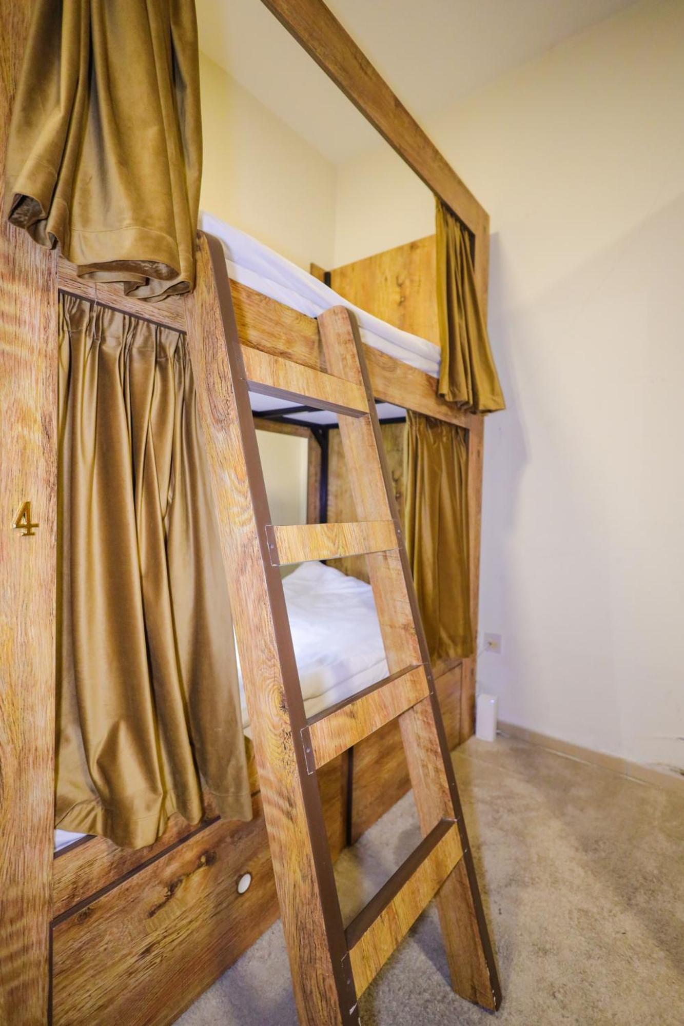 Lunar Hostel Plus ドバイ エクステリア 写真