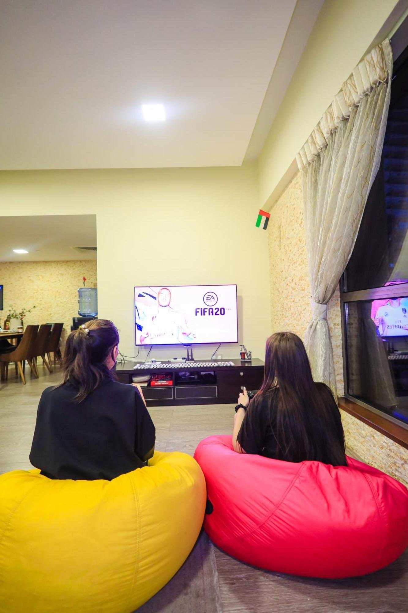 Lunar Hostel Plus ドバイ エクステリア 写真