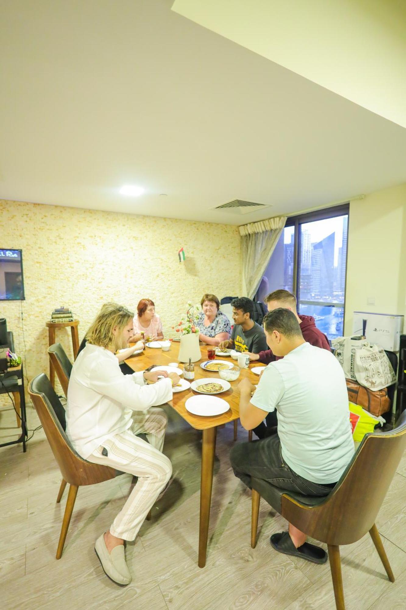 Lunar Hostel Plus ドバイ エクステリア 写真