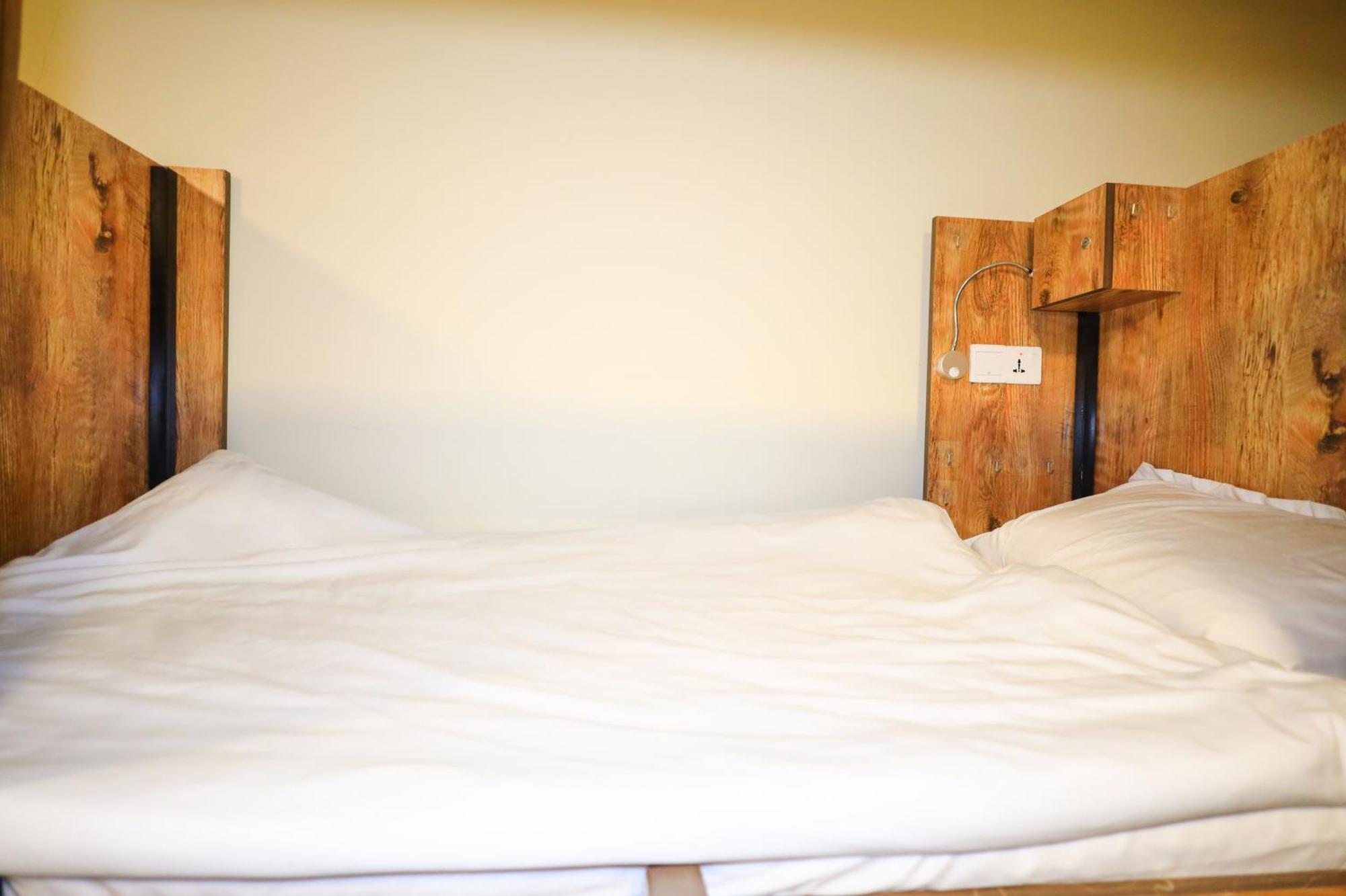 Lunar Hostel Plus ドバイ エクステリア 写真