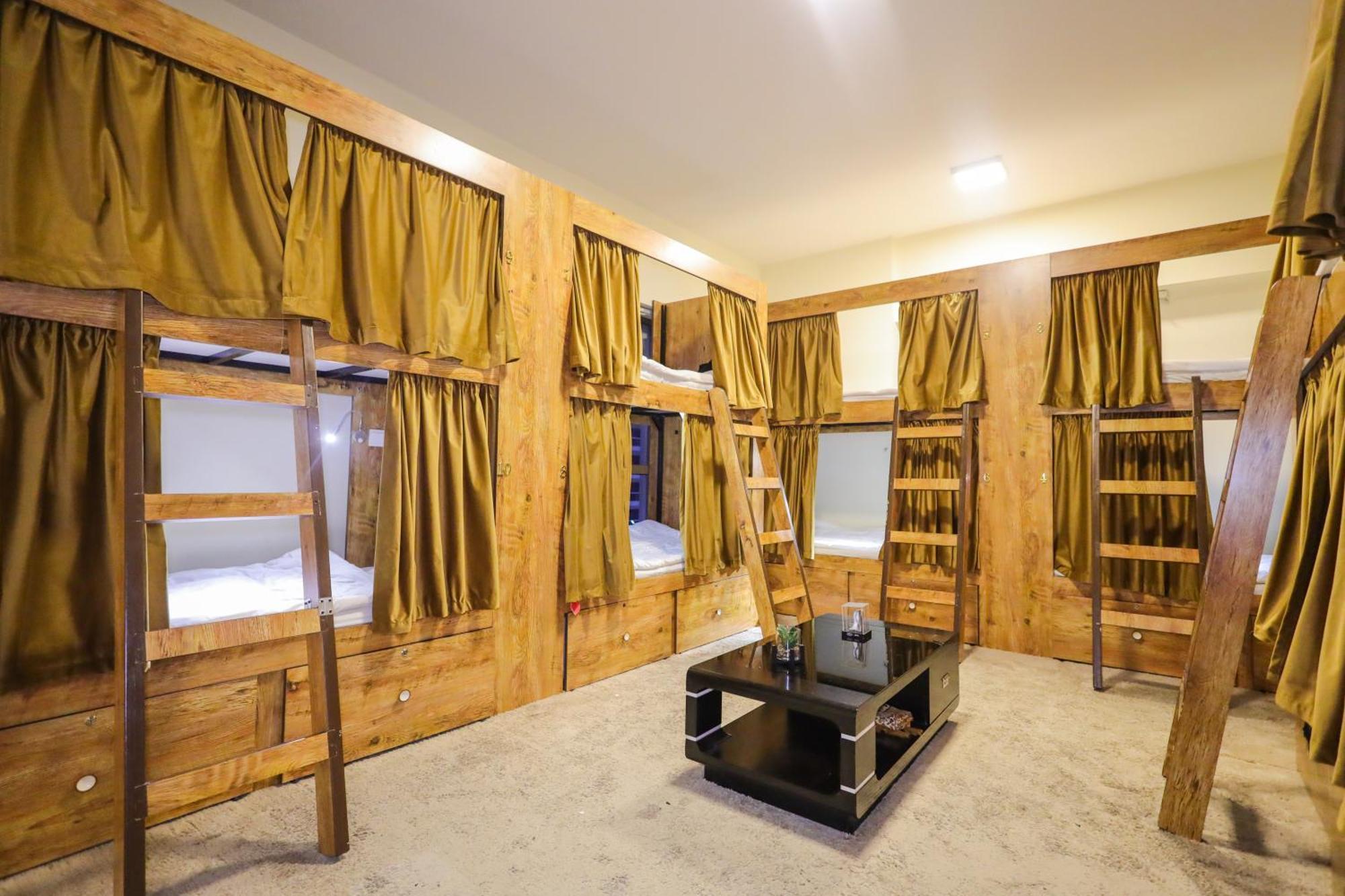 Lunar Hostel Plus ドバイ エクステリア 写真